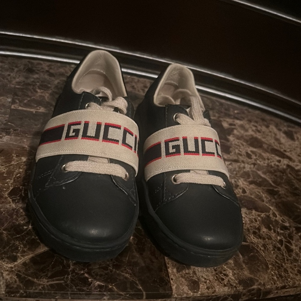 Gucci toddler sneakers, perfect conditions, size 8 in toddler boy